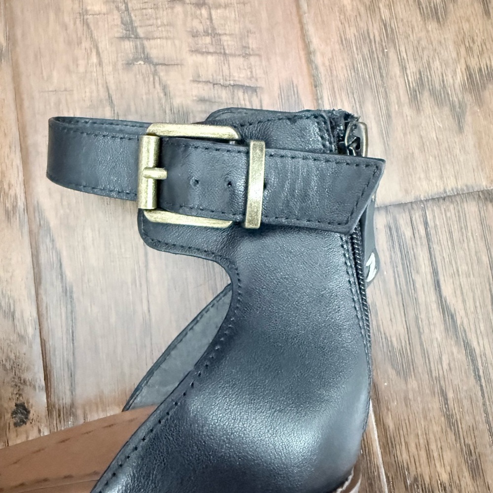 Zodiac Ilsa Black Ankle Strap Heels - Picture 10 of 10
